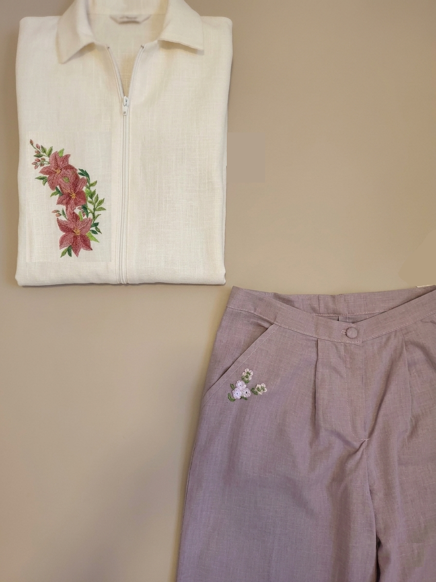 Modelo luciendo diseño de Kristien Van Der Feyer KVF
Descubre las colecciones de moda de Kristien Van Der Feyer (KVF). Diseños únicos, elegancia y vanguardia en cada pieza. ¡Visita la web oficial!